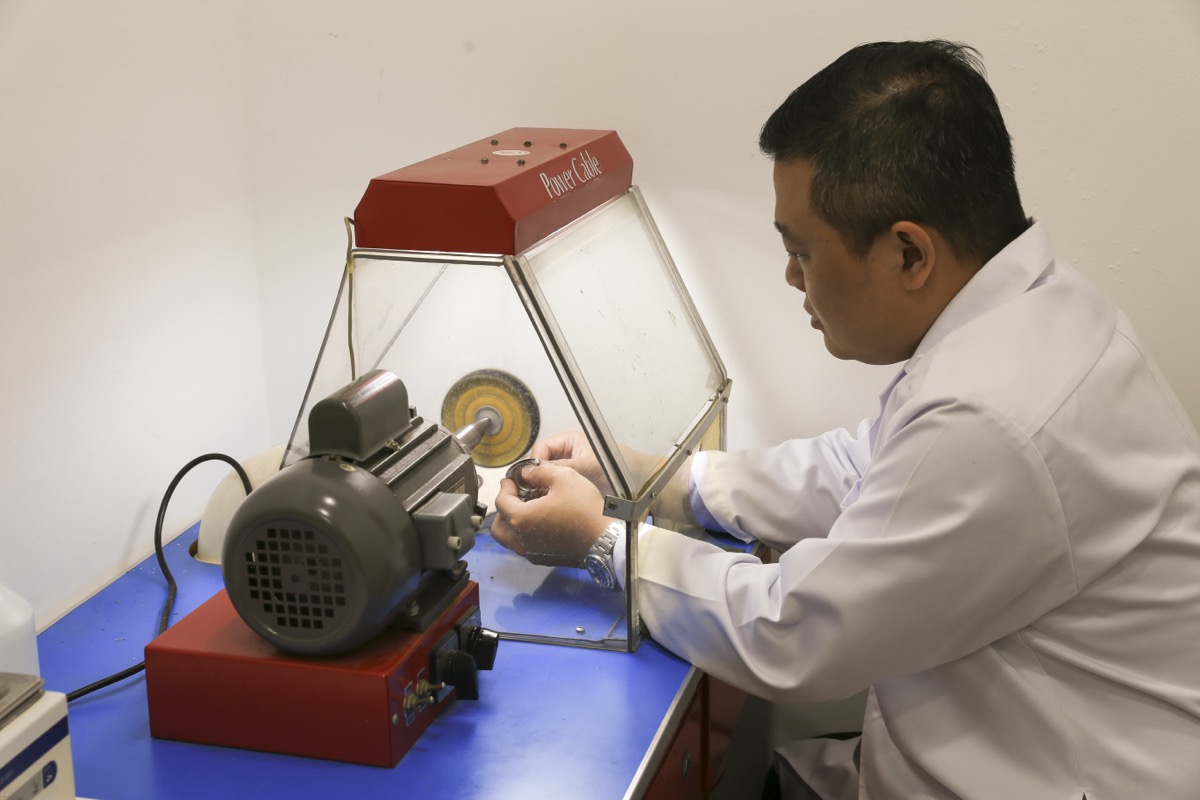 Watch polishing and refinishing at the DeChronos Kuala Lumpur workshop